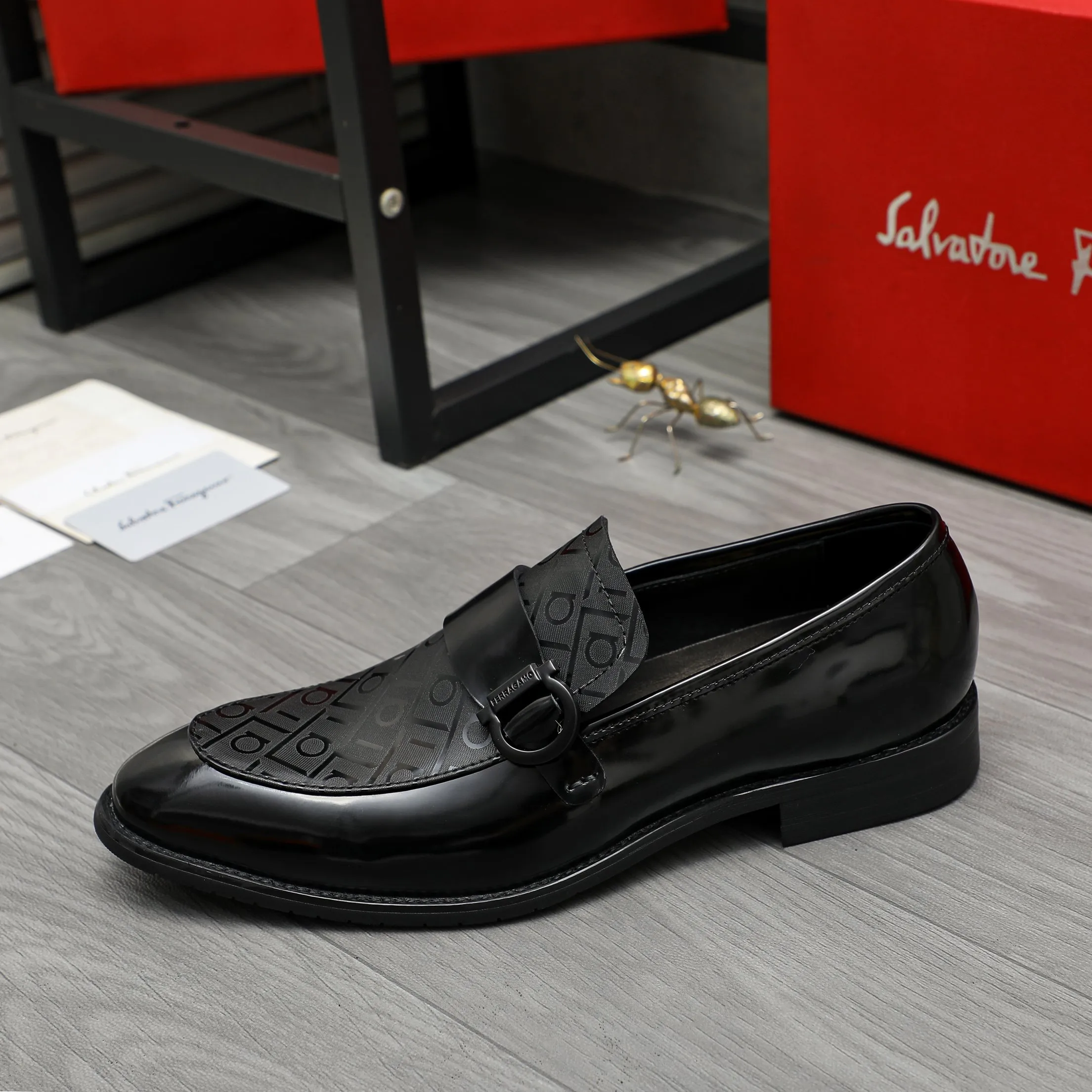 Men's shoes 💰460 Product trademark: Ferragamo "Ferragamo" business slip-on leather shoes Regular size: 39-44 Product materials: Selected high-quality pearlized cowhide stitching upper, cowhide lining, original outsole